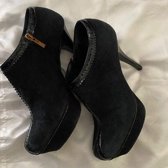 Yves Saint Laurent - Picture 9 of 10